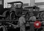 Standbild Verschrottung alter Automobile United States USA, 1930, aus Sekunde 40 historischem Filmmaterial Videoclip 65675068387