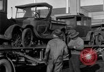 Standbild Verschrottung alter Automobile United States USA, 1930, aus Sekunde 42 historischem Filmmaterial Videoclip 65675068387