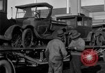 Standbild Verschrottung alter Automobile United States USA, 1930, aus Sekunde 43 historischem Filmmaterial Videoclip 65675068387