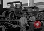 Standbild Verschrottung alter Automobile United States USA, 1930, aus Sekunde 45 historischem Filmmaterial Videoclip 65675068387