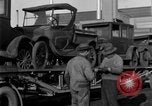 Standbild Verschrottung alter Automobile United States USA, 1930, aus Sekunde 47 historischem Filmmaterial Videoclip 65675068387