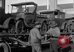 Standbild Verschrottung alter Automobile United States USA, 1930, aus Sekunde 48 historischem Filmmaterial Videoclip 65675068387