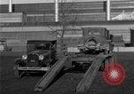 Standbild Verschrottung alter Automobile United States USA, 1930, aus Sekunde 53 historischem Filmmaterial Videoclip 65675068387