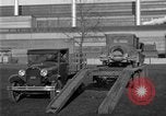 Standbild Verschrottung alter Automobile United States USA, 1930, aus Sekunde 58 historischem Filmmaterial Videoclip 65675068387