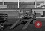 Standbild Verschrottung alter Automobile United States USA, 1930, aus Sekunde 60 historischem Filmmaterial Videoclip 65675068387