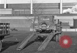 Standbild Verschrottung alter Automobile United States USA, 1930, aus Sekunde 61 historischem Filmmaterial Videoclip 65675068387