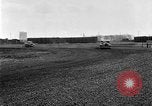 Immagine di La prova di guida le automobili Ford United States USA, 1932, secondo 3 filmato di repertorio 65675068390