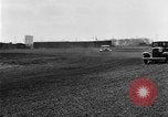 Immagine di La prova di guida le automobili Ford United States USA, 1932, secondo 5 filmato di repertorio 65675068390