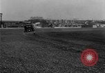 Immagine di La prova di guida le automobili Ford United States USA, 1932, secondo 9 filmato di repertorio 65675068390