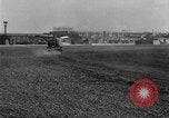 Immagine di La prova di guida le automobili Ford United States USA, 1932, secondo 10 filmato di repertorio 65675068390