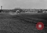 Immagine di La prova di guida le automobili Ford United States USA, 1932, secondo 12 filmato di repertorio 65675068390