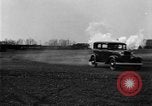 Immagine di La prova di guida le automobili Ford United States USA, 1932, secondo 29 filmato di repertorio 65675068390