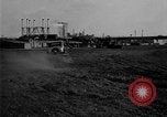 Immagine di La prova di guida le automobili Ford United States USA, 1932, secondo 32 filmato di repertorio 65675068390
