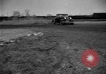Immagine di La prova di guida le automobili Ford United States USA, 1932, secondo 38 filmato di repertorio 65675068390