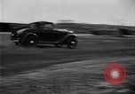 Immagine di La prova di guida le automobili Ford United States USA, 1932, secondo 41 filmato di repertorio 65675068390