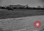 Immagine di La prova di guida le automobili Ford United States USA, 1932, secondo 42 filmato di repertorio 65675068390