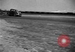 Immagine di La prova di guida le automobili Ford United States USA, 1932, secondo 45 filmato di repertorio 65675068390