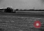 Immagine di La prova di guida le automobili Ford United States USA, 1932, secondo 46 filmato di repertorio 65675068390