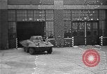 Standbild militärischen gepanzerte Fahrzeuge United States USA, 1944, aus Sekunde 3 historischem Filmmaterial Videoclip 65675068391
