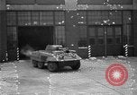 Standbild militärischen gepanzerte Fahrzeuge United States USA, 1944, aus Sekunde 4 historischem Filmmaterial Videoclip 65675068391