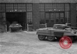 Standbild militärischen gepanzerte Fahrzeuge United States USA, 1944, aus Sekunde 6 historischem Filmmaterial Videoclip 65675068391