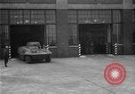 Standbild militärischen gepanzerte Fahrzeuge United States USA, 1944, aus Sekunde 13 historischem Filmmaterial Videoclip 65675068391