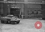 Standbild militärischen gepanzerte Fahrzeuge United States USA, 1944, aus Sekunde 15 historischem Filmmaterial Videoclip 65675068391