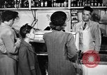 Standbild Fleisch shop United States USA, 1946, aus Sekunde 12 historischem Filmmaterial Videoclip 65675068408