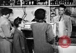 Standbild Fleisch shop United States USA, 1946, aus Sekunde 13 historischem Filmmaterial Videoclip 65675068408