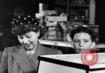Standbild Fleisch shop United States USA, 1946, aus Sekunde 20 historischem Filmmaterial Videoclip 65675068408