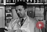 Standbild Fleisch shop United States USA, 1946, aus Sekunde 24 historischem Filmmaterial Videoclip 65675068408