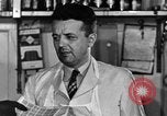 Standbild Fleisch shop United States USA, 1946, aus Sekunde 25 historischem Filmmaterial Videoclip 65675068408