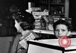 Standbild Fleisch shop United States USA, 1946, aus Sekunde 36 historischem Filmmaterial Videoclip 65675068408