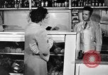 Standbild Fleisch shop United States USA, 1946, aus Sekunde 40 historischem Filmmaterial Videoclip 65675068408