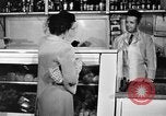 Standbild Fleisch shop United States USA, 1946, aus Sekunde 41 historischem Filmmaterial Videoclip 65675068408
