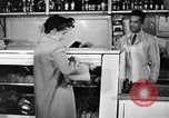 Standbild Fleisch shop United States USA, 1946, aus Sekunde 42 historischem Filmmaterial Videoclip 65675068408
