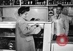 Standbild Fleisch shop United States USA, 1946, aus Sekunde 43 historischem Filmmaterial Videoclip 65675068408