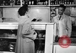 Standbild Fleisch shop United States USA, 1946, aus Sekunde 44 historischem Filmmaterial Videoclip 65675068408
