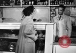 Standbild Fleisch shop United States USA, 1946, aus Sekunde 45 historischem Filmmaterial Videoclip 65675068408