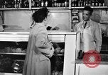 Standbild Fleisch shop United States USA, 1946, aus Sekunde 46 historischem Filmmaterial Videoclip 65675068408