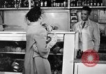 Standbild Fleisch shop United States USA, 1946, aus Sekunde 47 historischem Filmmaterial Videoclip 65675068408