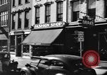 Standbild Blick auf Main Street in Madison Wisconsin Madison Wisconsin USA, 1946, aus Sekunde 25 historischem Filmmaterial Videoclip 65675068409