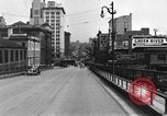 Immagine di 1940s automobili su Market Street Bridge Youngstown Ohio USA, 1946, secondo 33 filmato di repertorio 65675068413