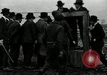 Standbild elektrische Experiment United States USA, 1916, aus Sekunde 26 historischem Filmmaterial Videoclip 65675068417