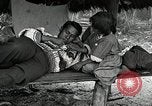 Standbild Seminole Native American Indian Village Florida United States USA, 1919, aus Sekunde 27 historischem Filmmaterial Videoclip 65675068420