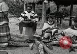 Standbild Seminole Native American Indian Village Florida United States USA, 1919, aus Sekunde 32 historischem Filmmaterial Videoclip 65675068420
