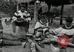 Standbild Seminole Native American Indian Village Florida United States USA, 1919, aus Sekunde 34 historischem Filmmaterial Videoclip 65675068420