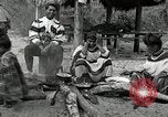 Standbild Seminole Native American Indian Village Florida United States USA, 1919, aus Sekunde 40 historischem Filmmaterial Videoclip 65675068420