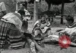 Standbild Seminole Native American Indian Village Florida United States USA, 1919, aus Sekunde 42 historischem Filmmaterial Videoclip 65675068420