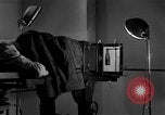 Standbild Kriminalpolizei Frankfurt Deutschland, 1954, aus Sekunde 8 historischem Filmmaterial Videoclip 65675068429